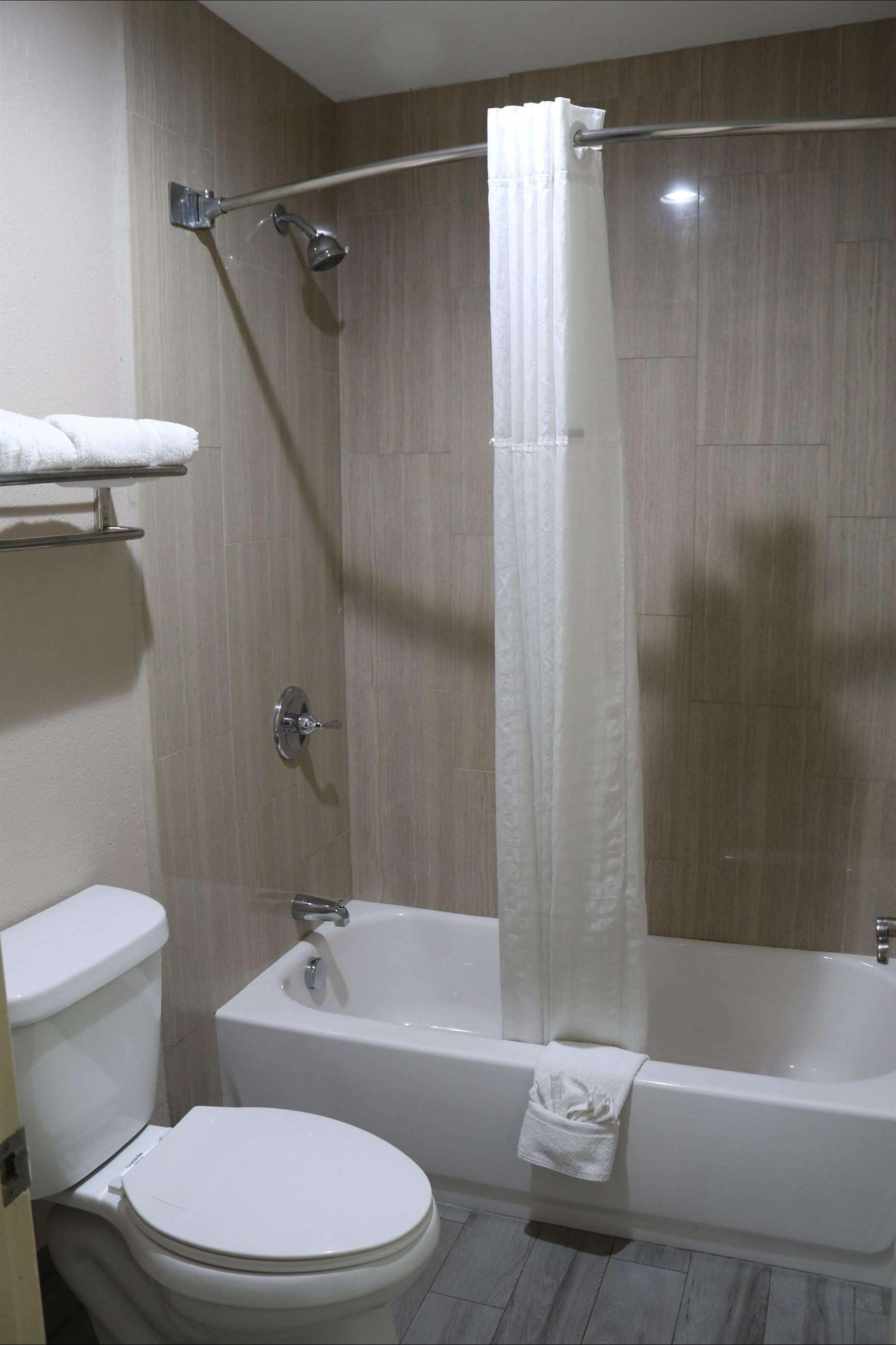 Surestay Hotel By Best Western Теръл Екстериор снимка