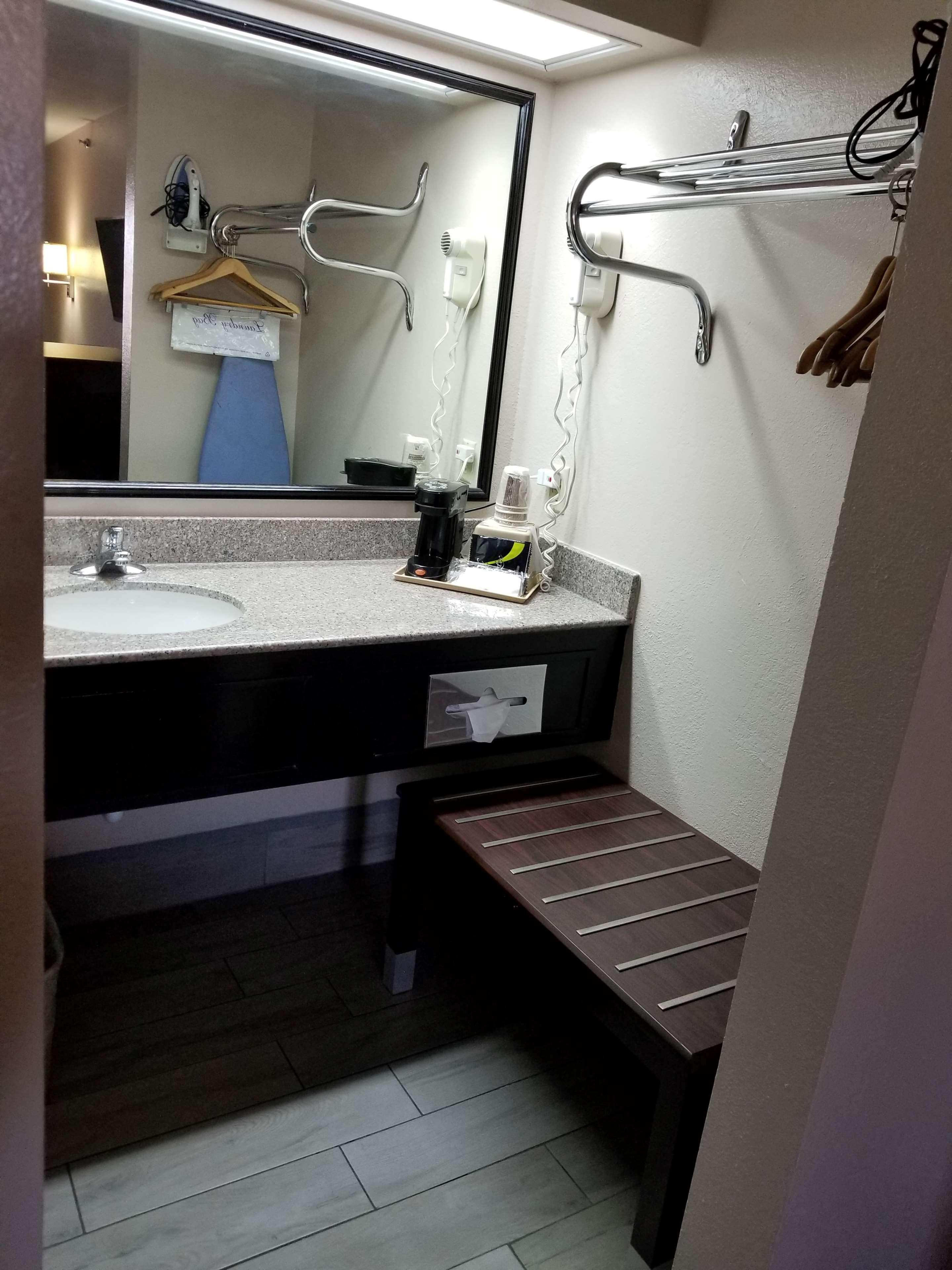 Surestay Hotel By Best Western Теръл Екстериор снимка