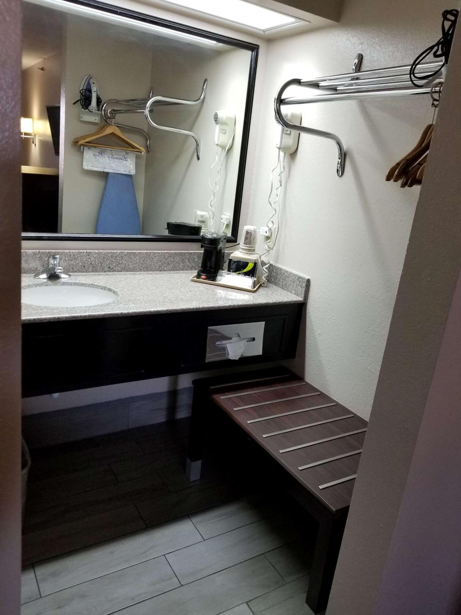 Surestay Hotel By Best Western Теръл Екстериор снимка